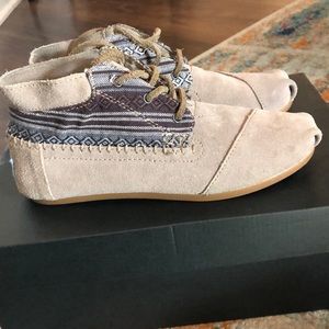 Toms suede moccasins